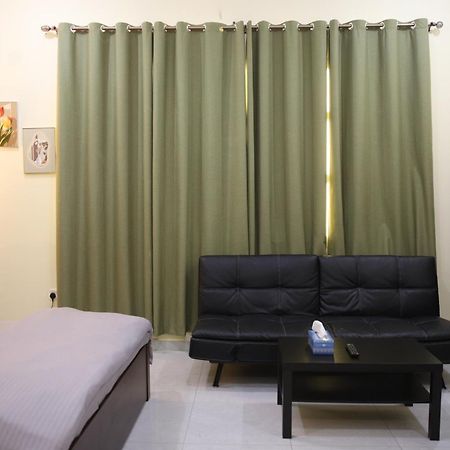 Luxury Private Studio Apartment Close To Airport Abu Dhabi Esterno foto