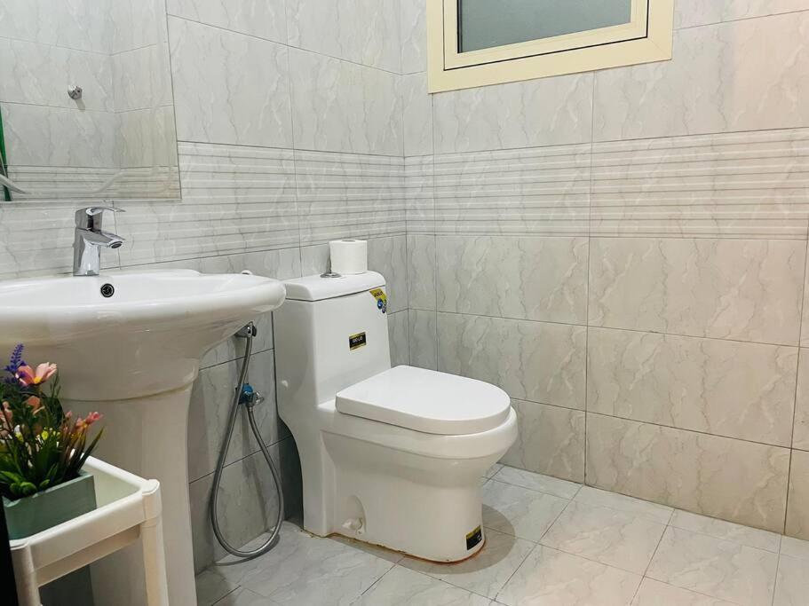 Luxury Private Studio Apartment Close To Airport Abu Dhabi Esterno foto