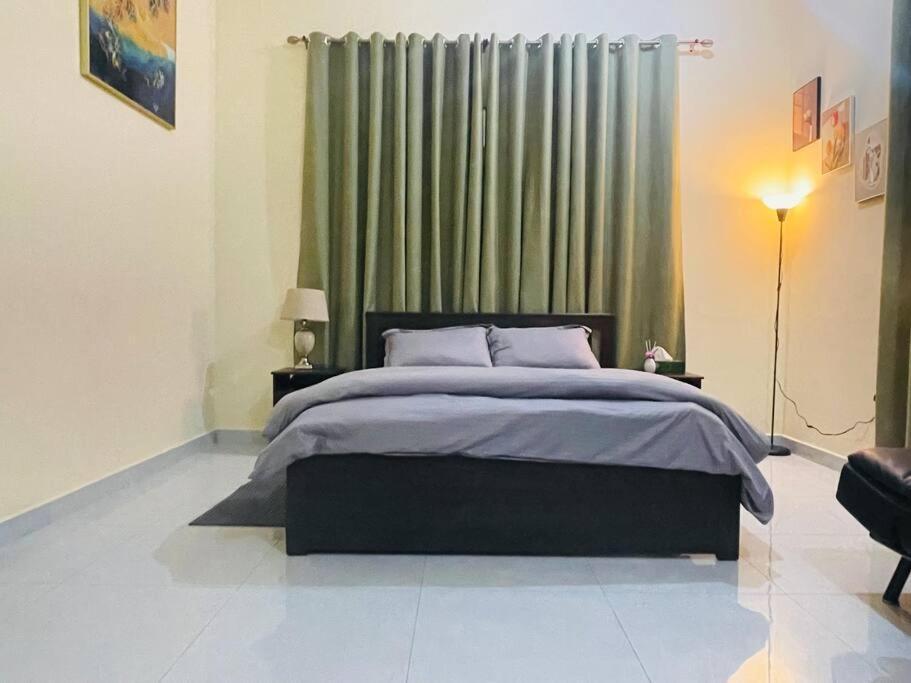 Luxury Private Studio Apartment Close To Airport Abu Dhabi Esterno foto